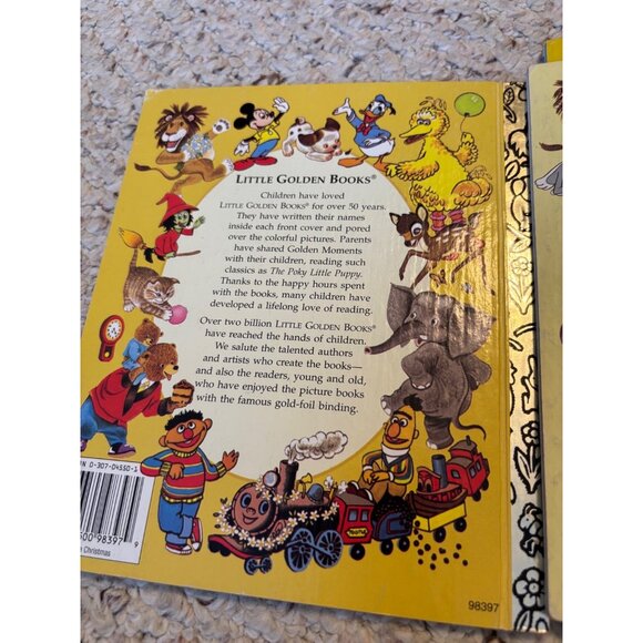 Lot of 4 vintage Golden Books Bambi, 3 Little Pigs, Tawny Scrawny Lion, Night Be - Picture 11 of 13